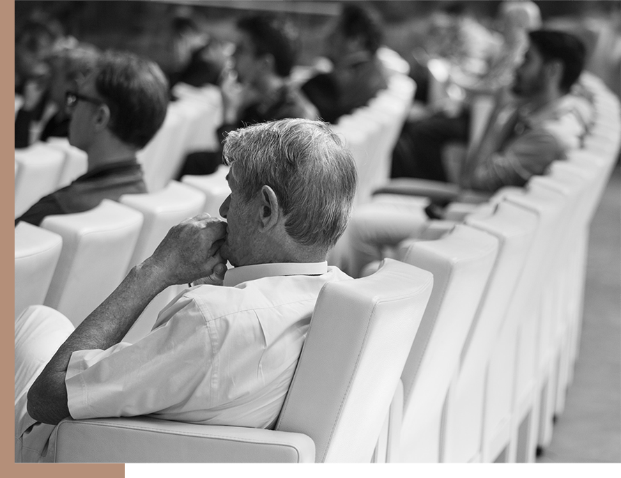 schou_partners_secondaries_Forside_people-at-seminar